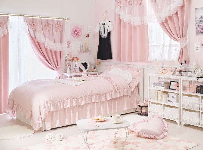 ティアラリボン2WAY遮光カーテン/レースカーテンセットを設置した部屋の画像